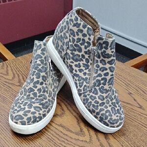 Cushionaire Women's Leopard Pattern Booties With Memory Foam Insole, Sz 9